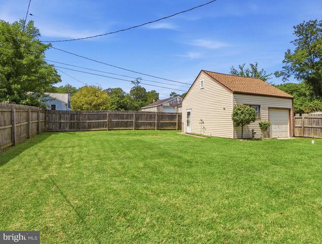 8176 LEA RD, Pasadena, MD 21122