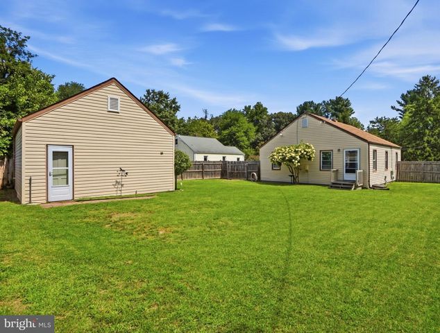 8176 LEA RD, Pasadena, MD 21122