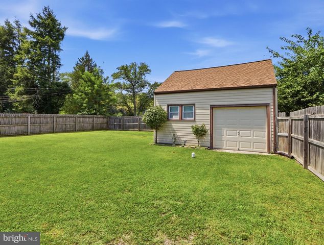 8176 LEA RD, Pasadena, MD 21122