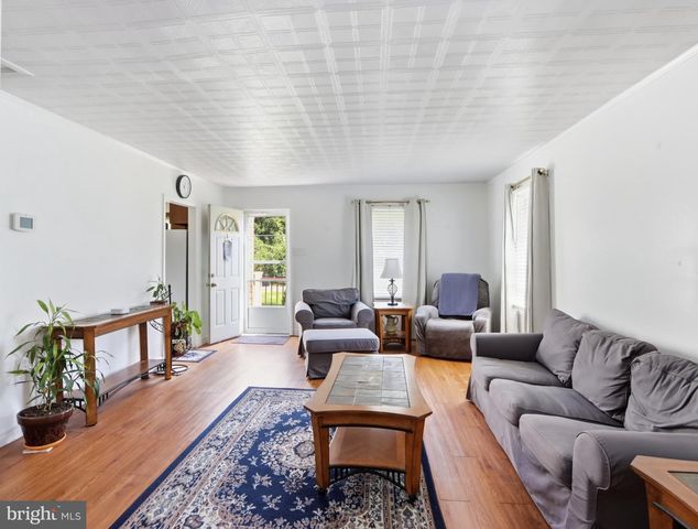 8176 LEA RD, Pasadena, MD 21122