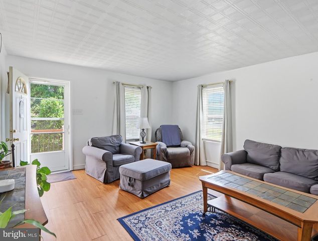 8176 LEA RD, Pasadena, MD 21122