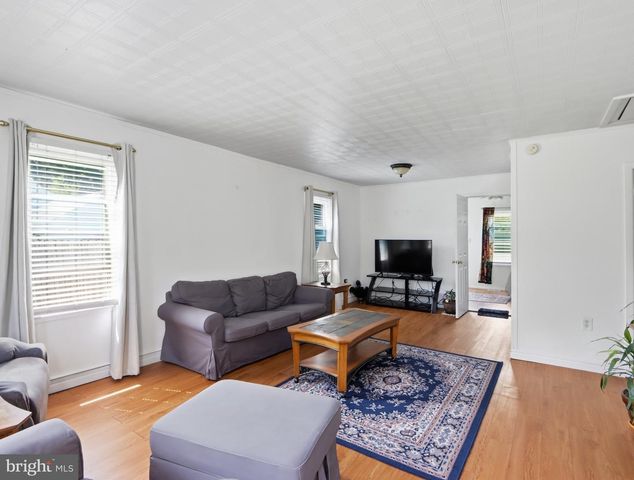8176 LEA RD, Pasadena, MD 21122