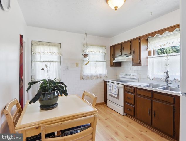 8176 LEA RD, Pasadena, MD 21122