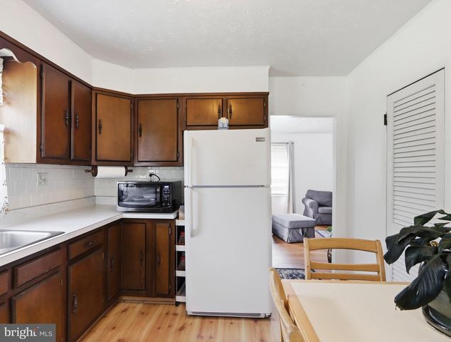 8176 LEA RD, Pasadena, MD 21122