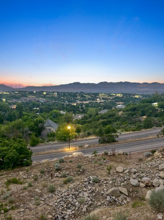 Image 9 of property listing at 10471 S Wasatch Blvd Unit 27, Sandy, UT 84092