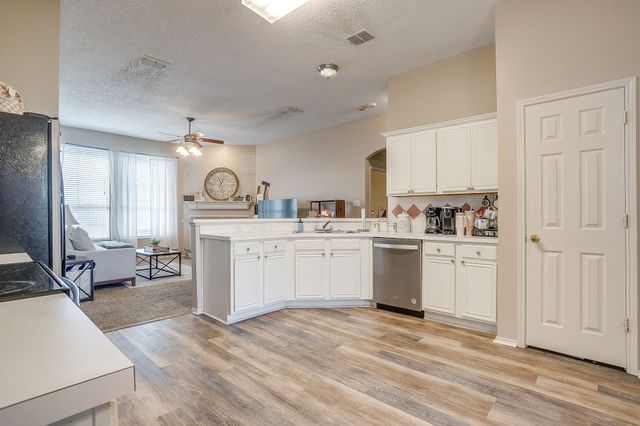 8136 Zion Trail, Fort Worth, TX 76137