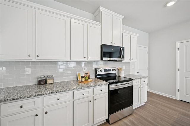 401 Lanier Circle, Woodstock, GA 30189