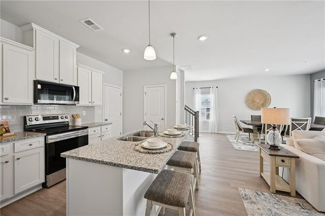 401 Lanier Circle, Woodstock, GA 30189