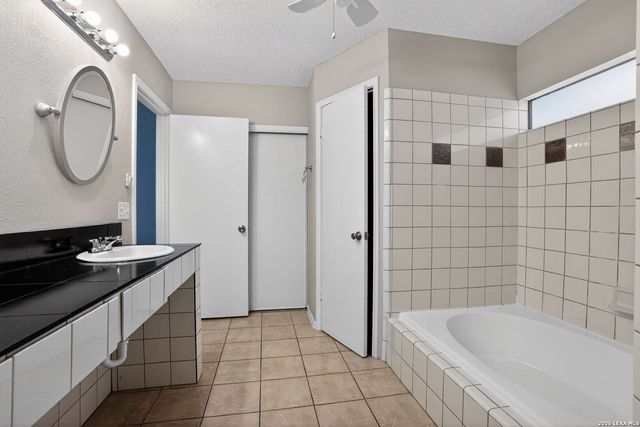 9150 PARK TRL, San Antonio, TX 78250