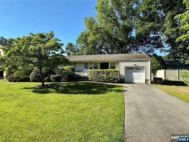 622 Valley Court, Twp Of Washington, NJ 07676