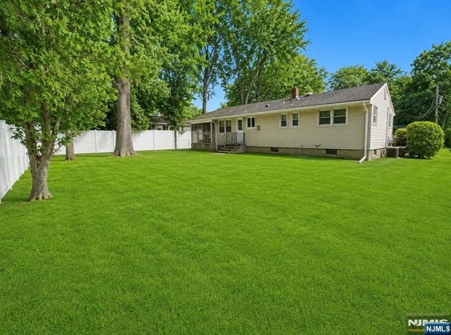 622 Valley Court, Twp Of Washington, NJ 07676