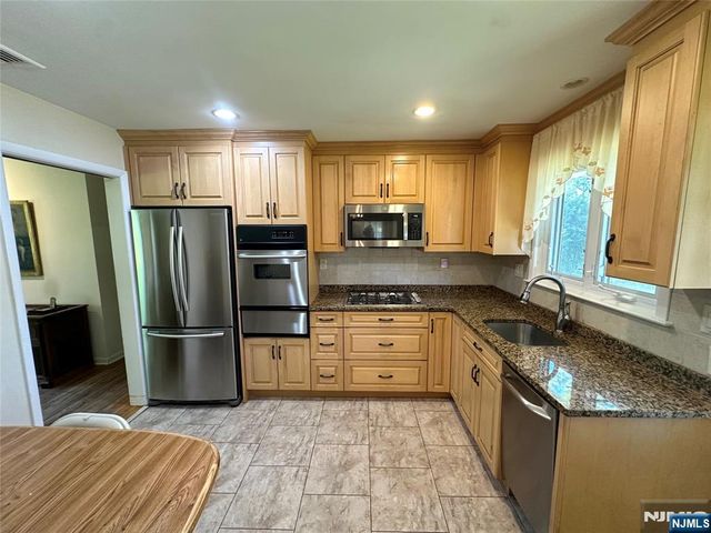 622 Valley Court, Twp Of Washington, NJ 07676