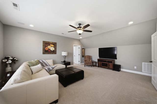 1056 Pretender Way, Columbia, TN 38401