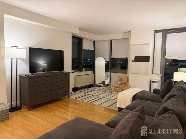 1 Spring Street 702, New Brunswick, NJ 08901