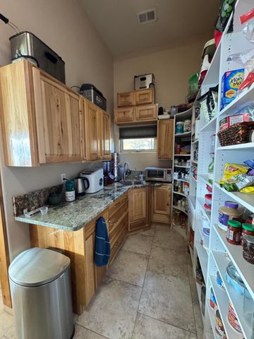 6813 Nagoya Road NE, Rio Rancho, NM 87144