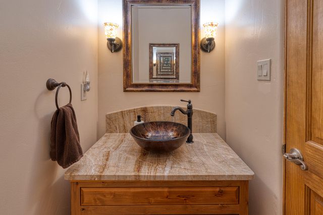 6813 Nagoya Road NE, Rio Rancho, NM 87144