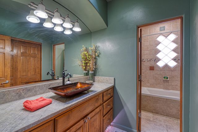 6813 Nagoya Road NE, Rio Rancho, NM 87144