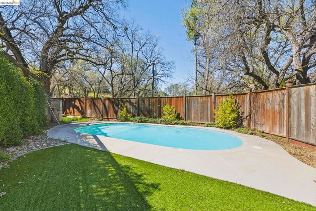 18389 Woodham Carne, Sonora, CA 95370