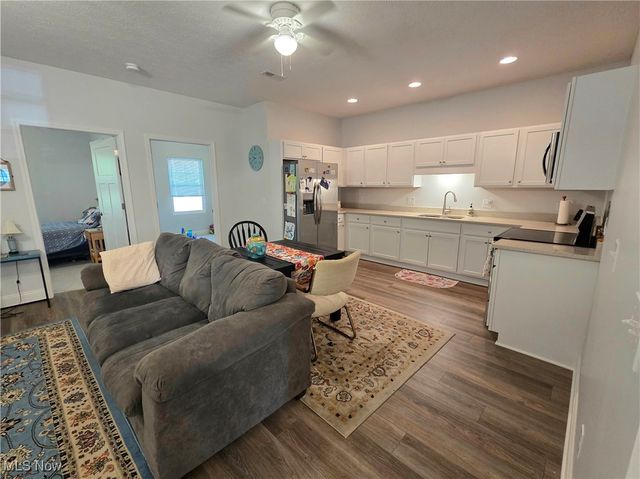 654 Treadway Boulevard, Sheffield Lake, OH 44054