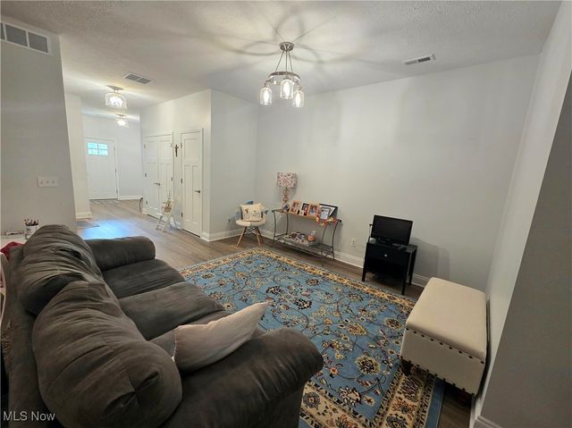 654 Treadway Boulevard, Sheffield Lake, OH 44054