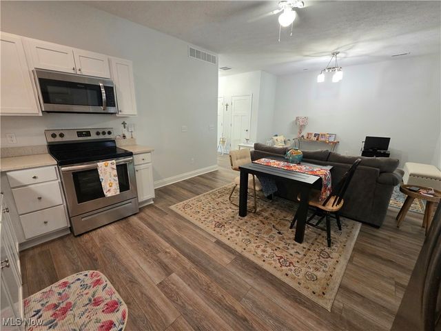 654 Treadway Boulevard, Sheffield Lake, OH 44054