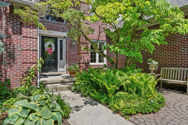 3251 Long Meadow Court, West Bloomfield Charter Township, MI 48324