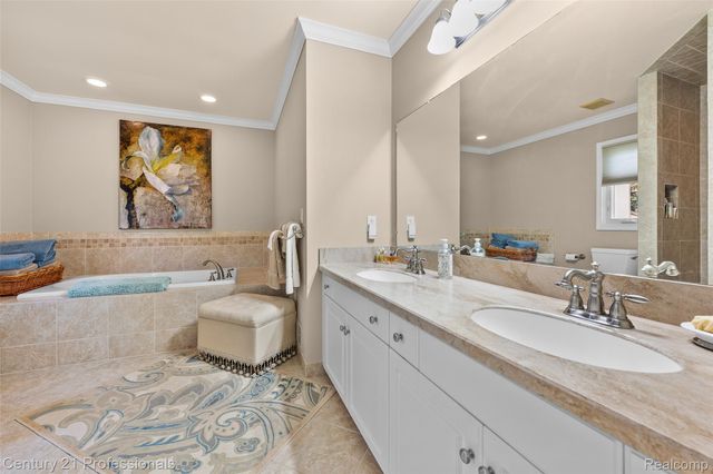 3251 Long Meadow Court, West Bloomfield Charter Township, MI 48324