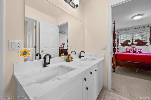 3251 Long Meadow Court, West Bloomfield Charter Township, MI 48324