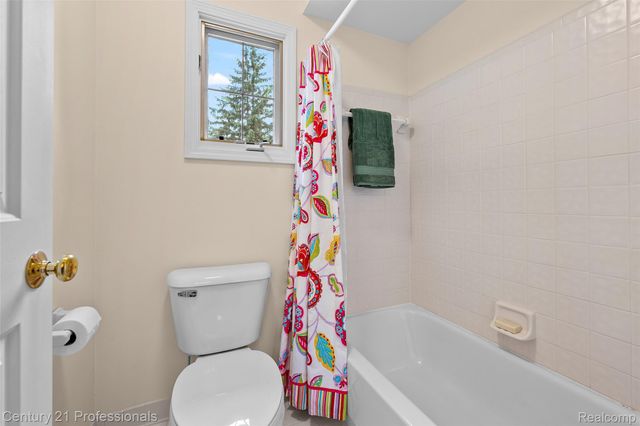 3251 Long Meadow Court, West Bloomfield Charter Township, MI 48324