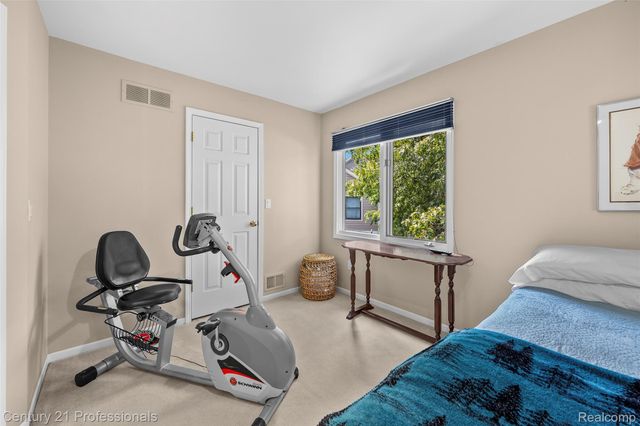 3251 Long Meadow Court, West Bloomfield Charter Township, MI 48324