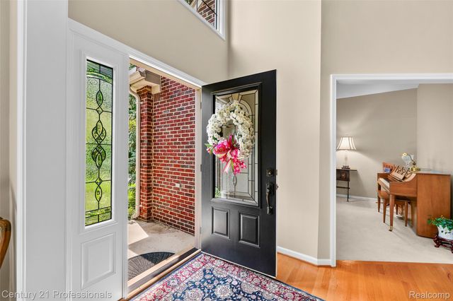 3251 Long Meadow Court, West Bloomfield Charter Township, MI 48324