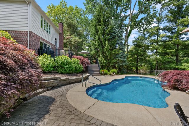 3251 Long Meadow Court, West Bloomfield Charter Township, MI 48324