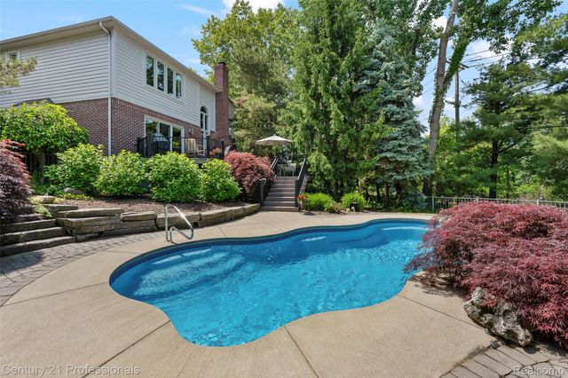 3251 Long Meadow Court, West Bloomfield Charter Township, MI 48324