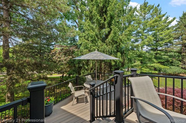 3251 Long Meadow Court, West Bloomfield Charter Township, MI 48324
