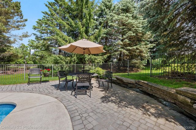 3251 Long Meadow Court, West Bloomfield Charter Township, MI 48324