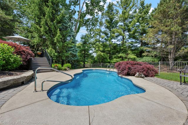 3251 Long Meadow Court, West Bloomfield Charter Township, MI 48324