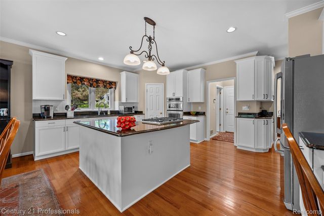 3251 Long Meadow Court, West Bloomfield Charter Township, MI 48324