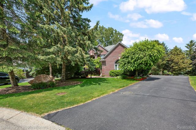 3251 Long Meadow Court, West Bloomfield Charter Township, MI 48324