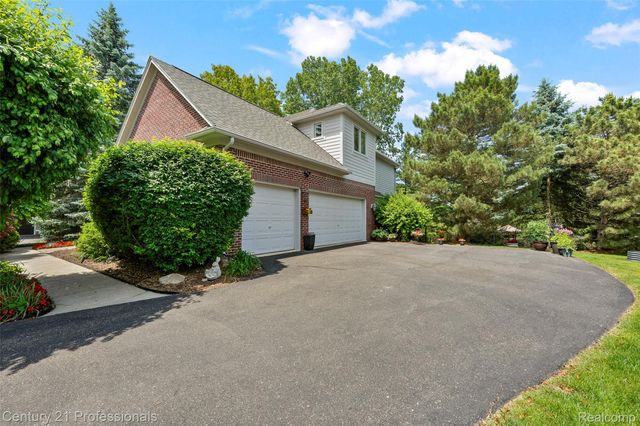 3251 Long Meadow Court, West Bloomfield Charter Township, MI 48324