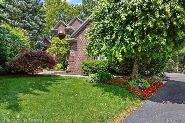3251 Long Meadow Court, West Bloomfield Charter Township, MI 48324