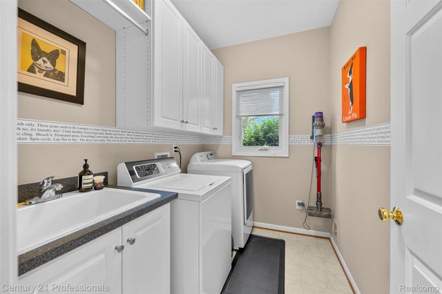 3251 Long Meadow Court, West Bloomfield Charter Township, MI 48324