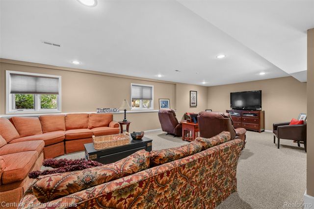 3251 Long Meadow Court, West Bloomfield Charter Township, MI 48324