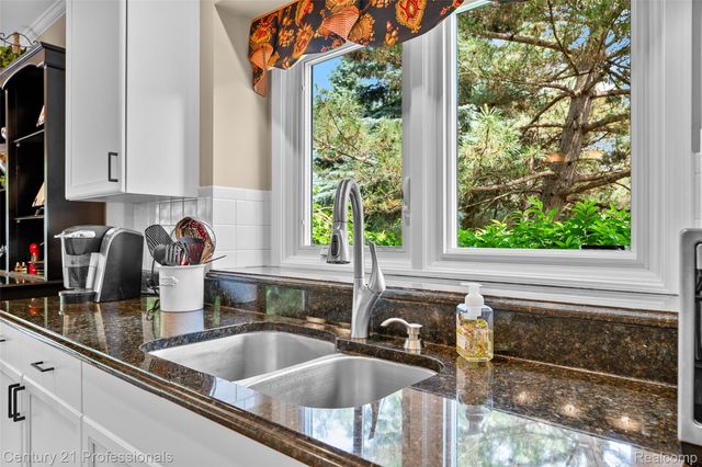 3251 Long Meadow Court, West Bloomfield Charter Township, MI 48324