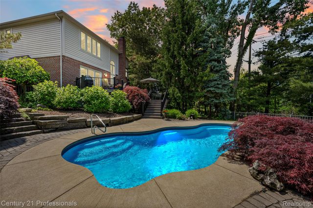 3251 Long Meadow Court, West Bloomfield Charter Township, MI 48324