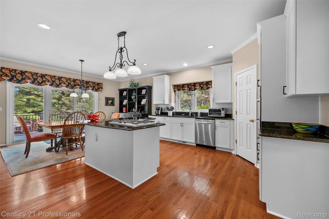 3251 Long Meadow Court, West Bloomfield Charter Township, MI 48324