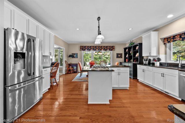 3251 Long Meadow Court, West Bloomfield Charter Township, MI 48324