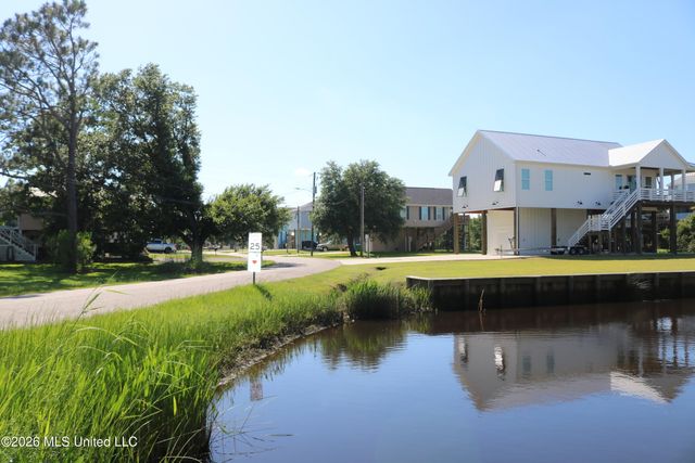 11007 New York Street, Bay Saint Louis, MS 39520