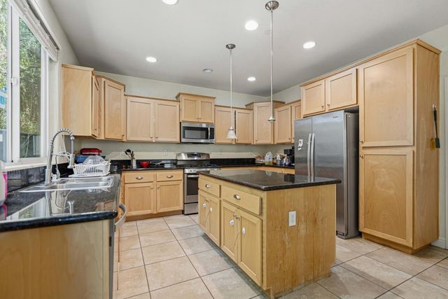 13715 Bloom Way, Lathrop, CA 95330