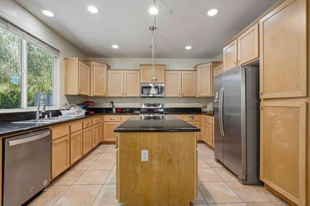 13715 Bloom Way, Lathrop, CA 95330