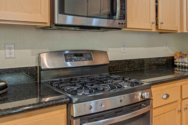13715 Bloom Way, Lathrop, CA 95330